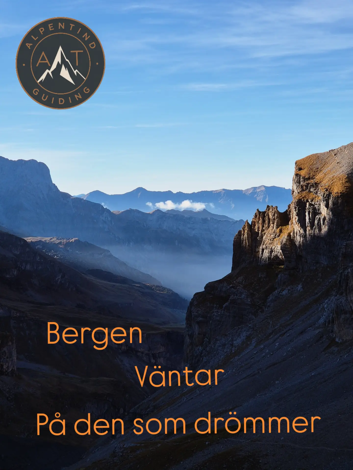 AlpenTind-loggan över ett dramatiskt bergslandskap
